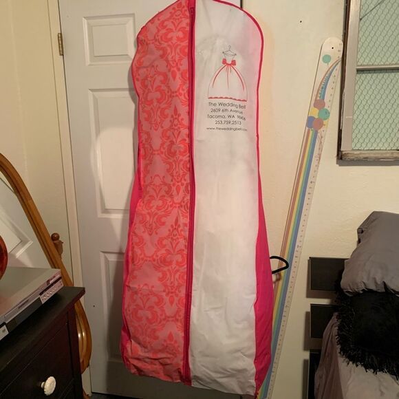 Additional wedding dress photos - Picture 4 of 8